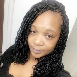 Meet your Posher, Ebony